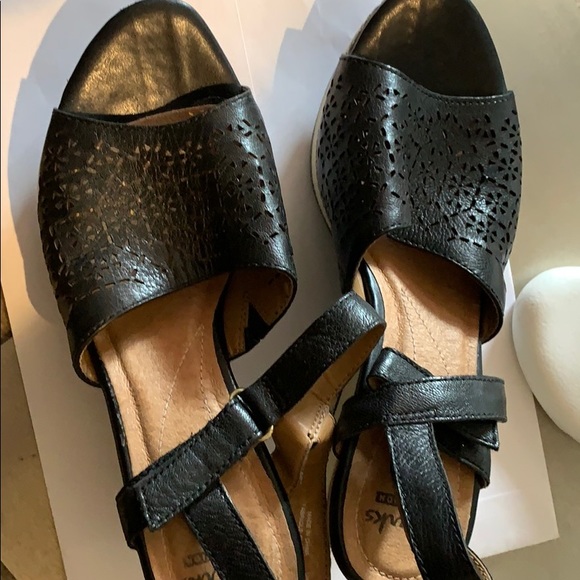 Shoe - Picture 4 of 5